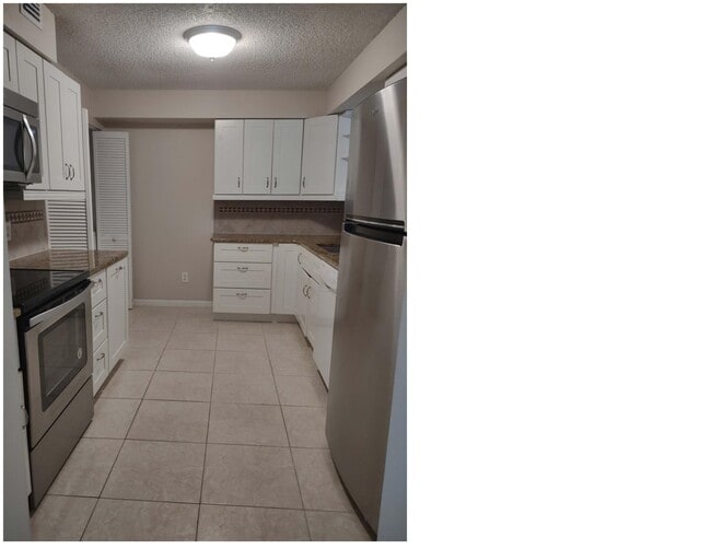 Building Photo - 2025 Lavers Cir