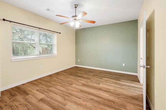 Building Photo - 337 Wilbarger Point