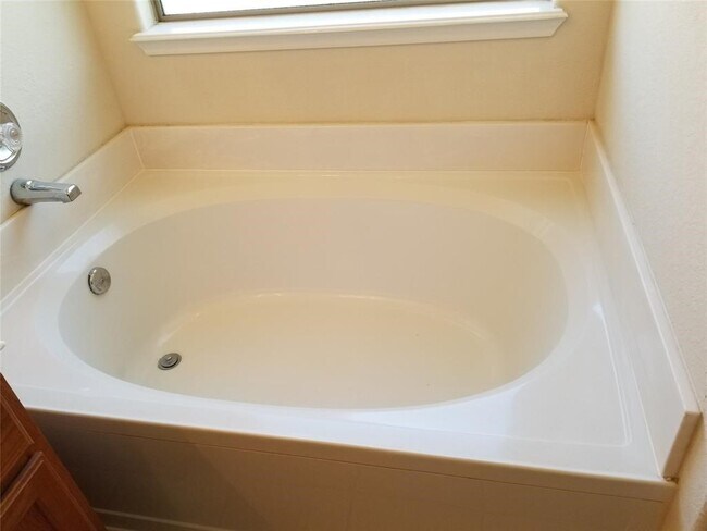 Building Photo - 15215 Benson Landing Dr