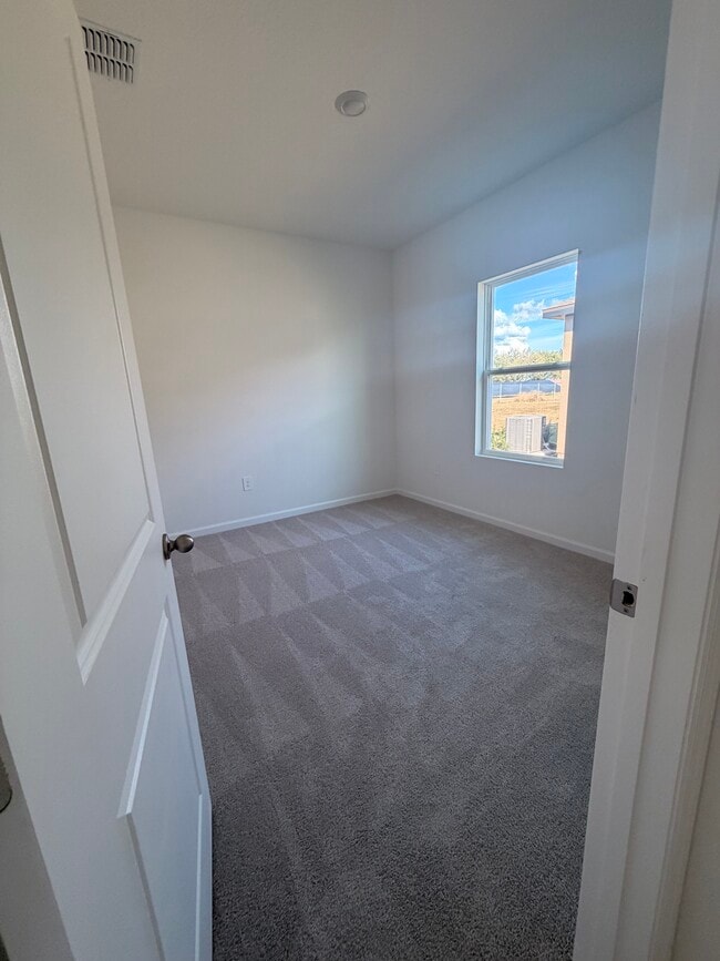 Building Photo - 3255 Carnation Ave