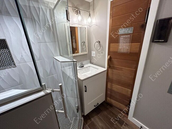 Building Photo - 4891 W Chippewa Dr