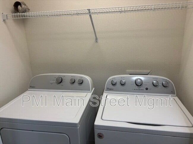 Building Photo - 8130 Red Stopper Ln