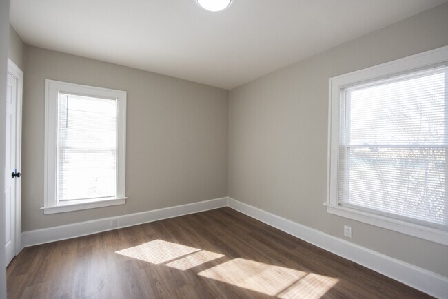 Building Photo - 2112 Lincoln Ave