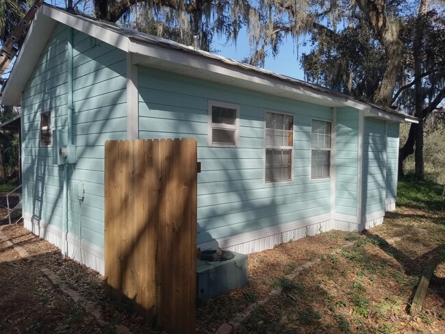 Building Photo - 412 Tut N Lue Rd