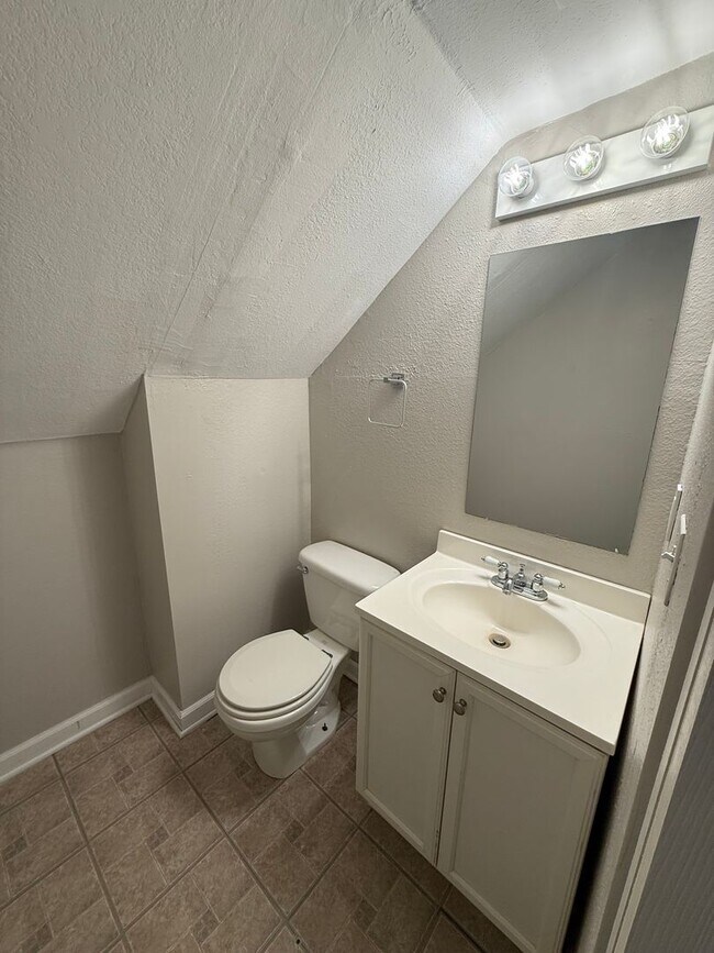 Building Photo - Austintown, Updated 3/4 Bedroom, 1 1/2 Bat...