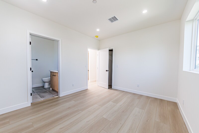 Building Photo - 1330 Tamarind Ave