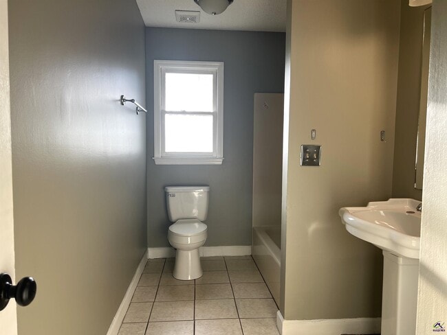 Building Photo - 981 Santa Fe Trail