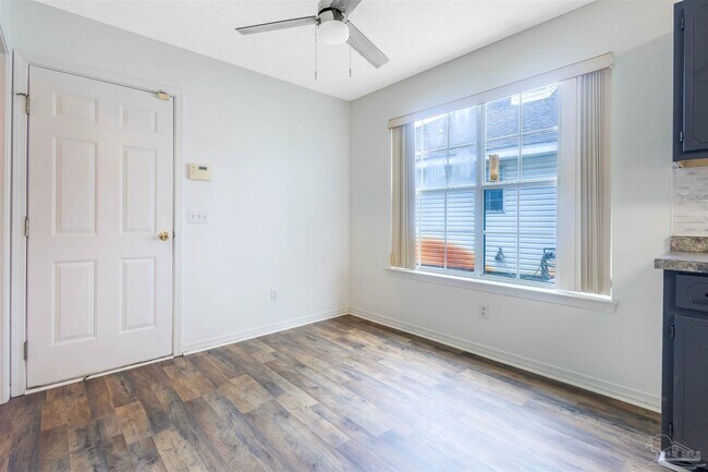 Building Photo - 873 Brande Ct
