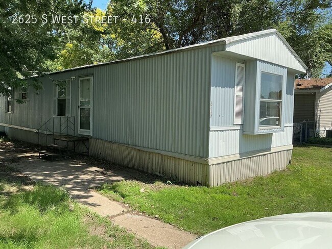 Building Photo - 2625 S West St