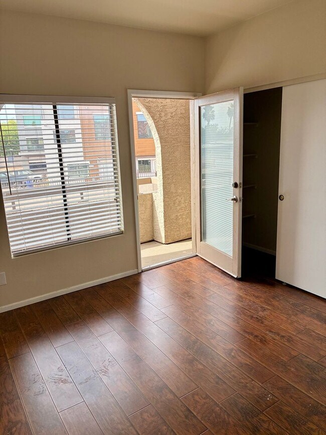 Building Photo - 1ST FULL MONTHS RENT FREE!!! AFFORDABLE UNIT IN NORTH PHOENIX!!!