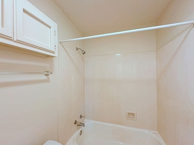 Building Photo - 2 Bedroom Condo for rent off Essen Lane