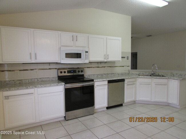 Building Photo - 1065 Sedgewood Cir