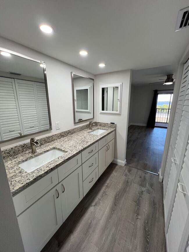 Building Photo - 14459 River Beach Dr