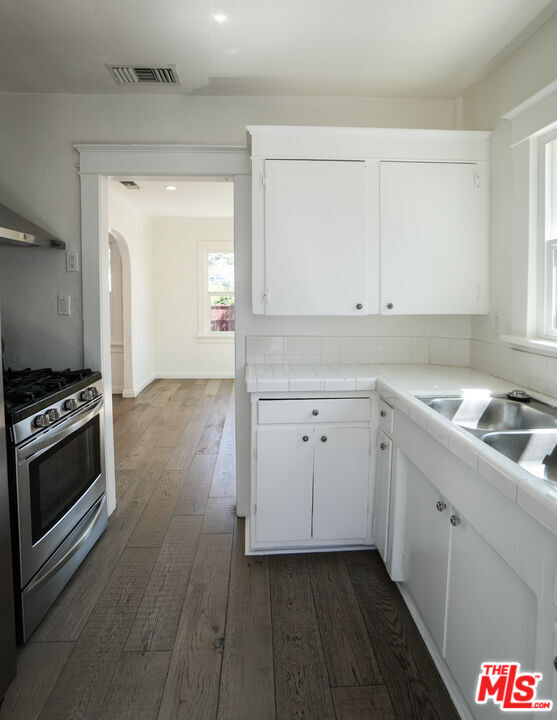 Building Photo - 2847 Pyrites St