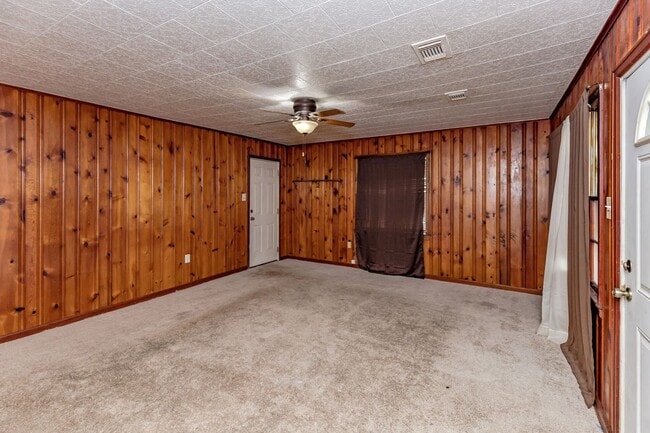 Building Photo - Cozy 2-Bedroom Home in Pascagoula