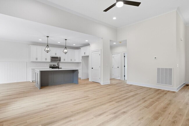 Building Photo - FOR LEASE- 4 BED 3 BATH SINGLE-FAMILY HOME IN LEBANON!