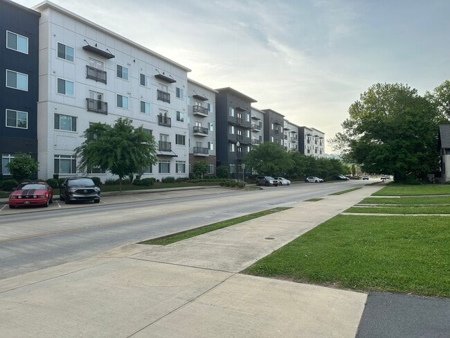 Building Photo - 3 bedroom, 2 bath, unfurnished or furnishe...