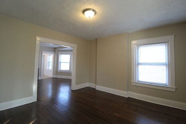 Building Photo - Spacious 2 Bedroom Duplex by KU MED