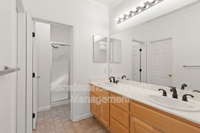 Building Photo - 4182 Glenwood Terrace