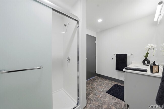 Building Photo - 40 North St