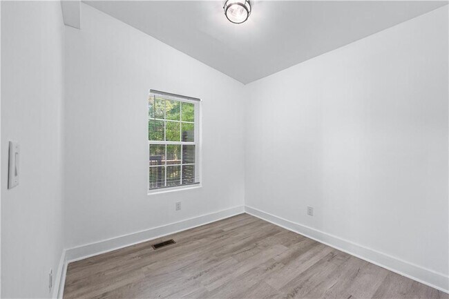 Building Photo - 1035 Astor Ave SW