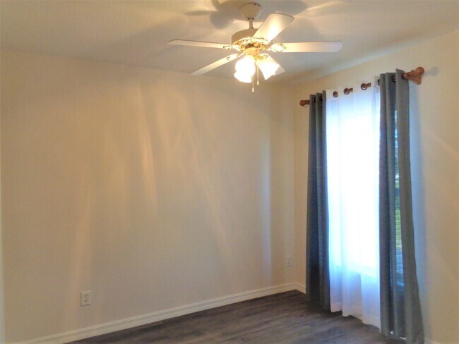 Building Photo - 1636 Pointe W Wy