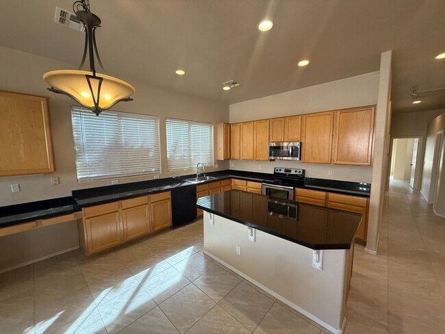 Building Photo - 3260 E Isabella Ave