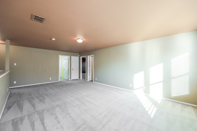 Building Photo - Spacious 4-Bedroom Home in San Antonio, TX