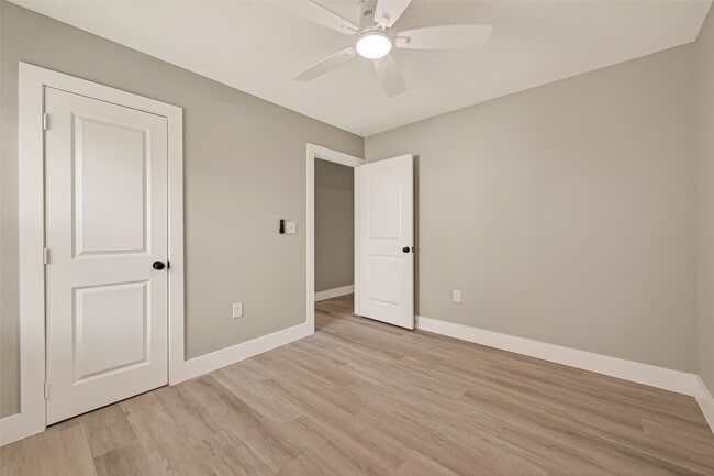 Building Photo - 3527 La Retama Dr