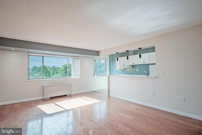 Building Photo - 2500 N Van Dorn St