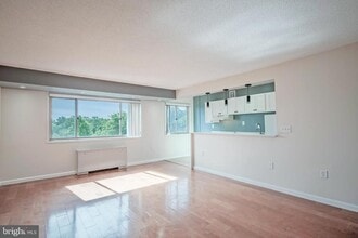 Building Photo - 2500 N Van Dorn St