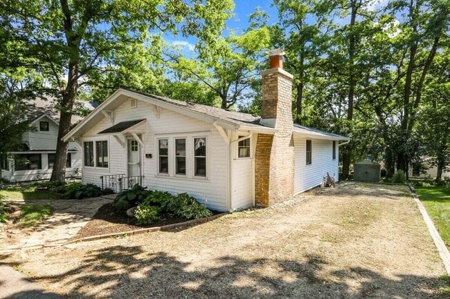 Primary Photo - 15 Geneva Ln