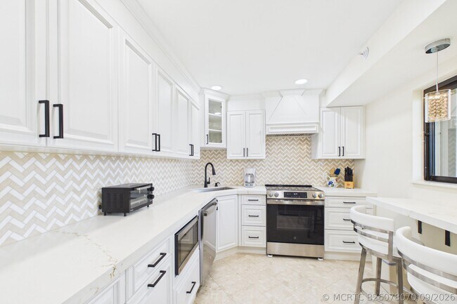 Building Photo - 400 Ocean Trail Way