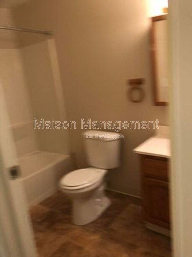 Building Photo - 17 Stenwick Dr