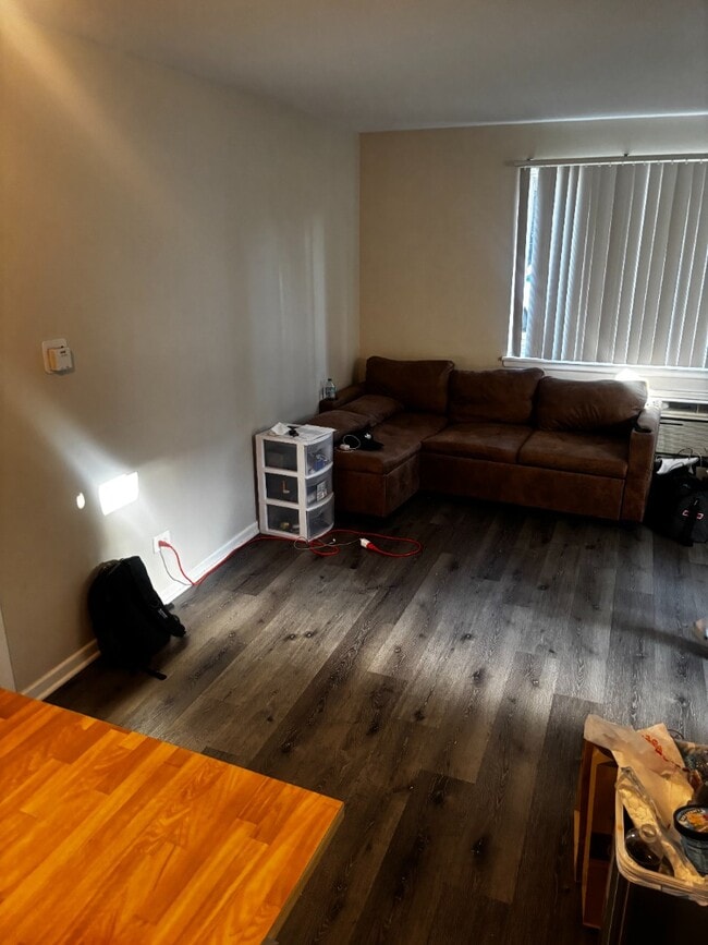 Building Photo - BEAUTIFUL MUST SEE CHARMING 1 BED/1 BATH WITH FRE HEAT....MUST SEE!!!