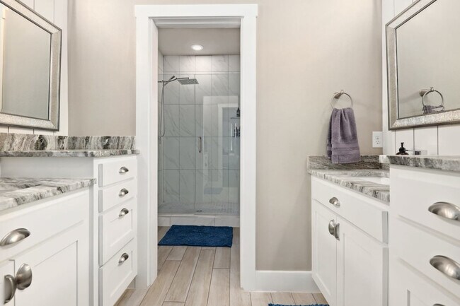 Building Photo - 402 SW 5th St