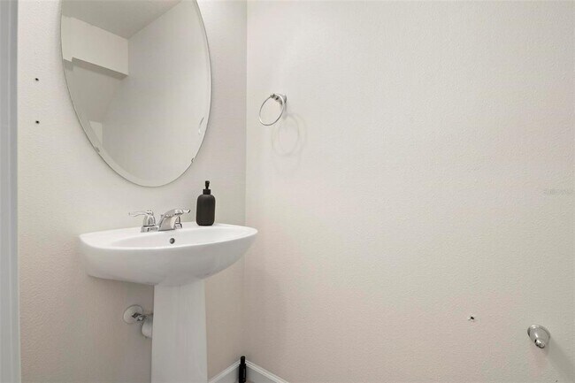 Building Photo - 5004 Skyview Ln