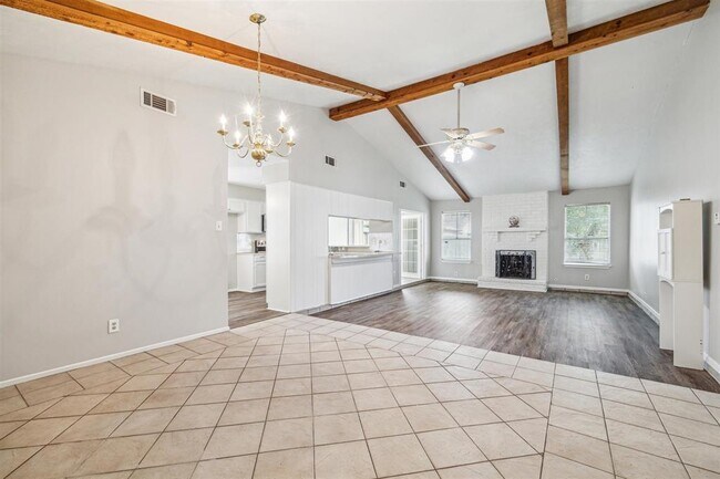 Building Photo - 2039 Hilton Head Dr