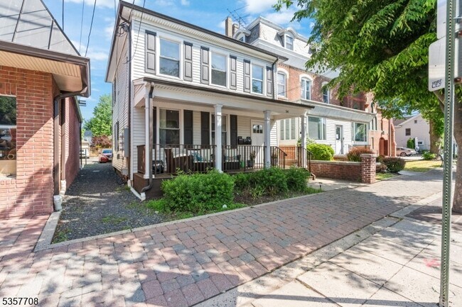 Primary Photo - 54 W Somerset St