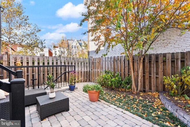 Building Photo - 1225 Park Rd NW