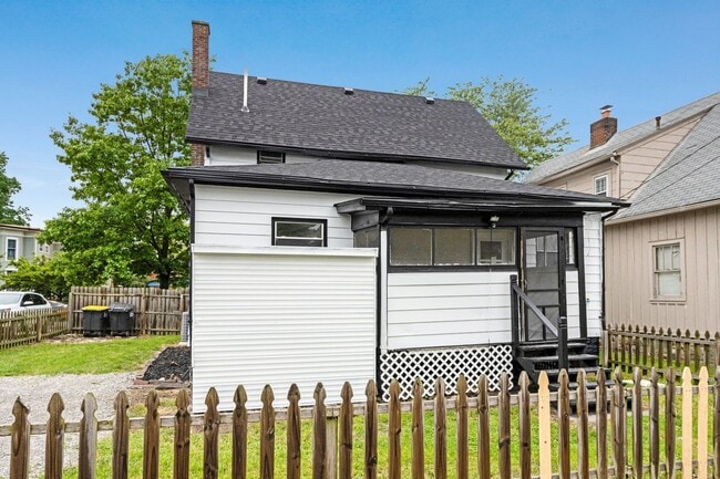 Building Photo - 3 bedroom house in Kendallville! CHRISTMAS SPECIAL!!