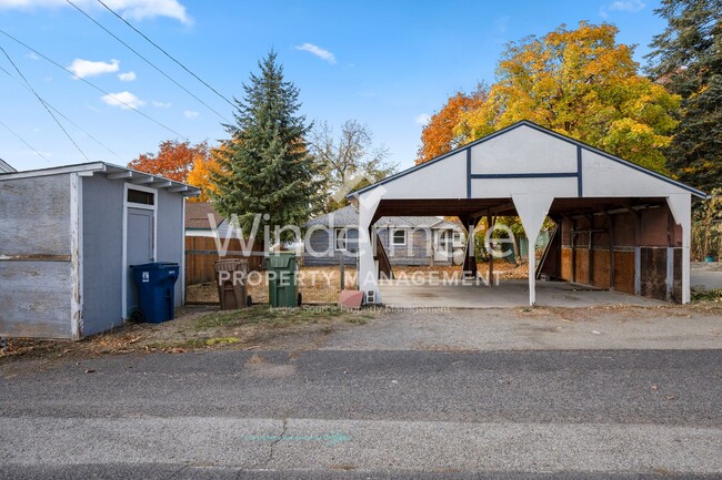 Building Photo - ***COMING SOON***Darling 2 bedroom, 1 bath Home In Spokane