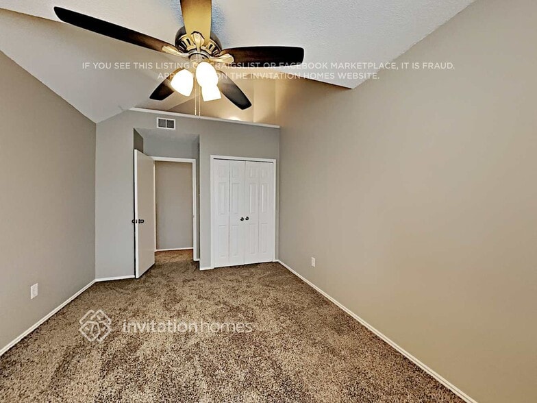 Building Photo - 9218 Oak Hollow Dr