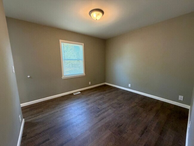Building Photo - Newly Remodeled 4-bedroom, 1.5-Bath Single-Family Home in Danville, IL.