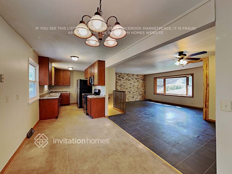 Building Photo - 17477 Java Ct N