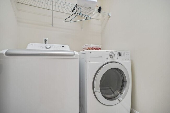 Building Photo - 655 Lancaster St