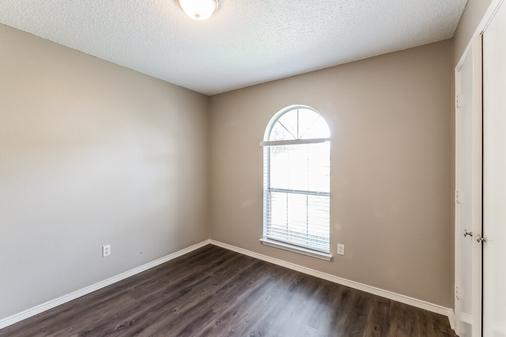 Building Photo - 1433 Spicewood Dr