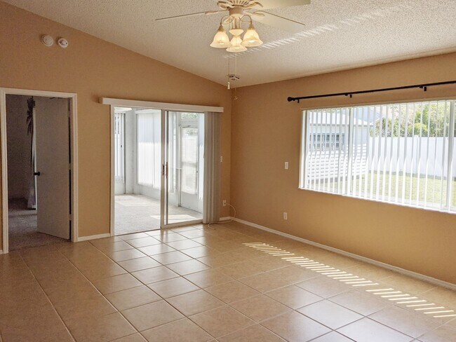 Building Photo - 3/2/2 Home with many upgrades in the 34609...