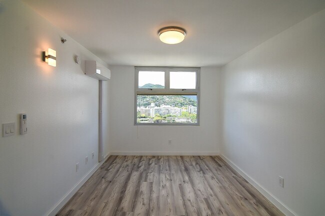 Building Photo - 1450 Young St