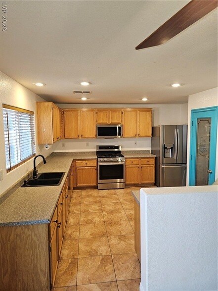 Building Photo - 5064 Whistling Acres Ave